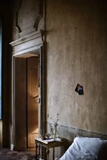 How do I achieve this old world look?