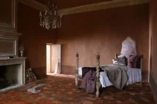 How do I achieve this old world look?