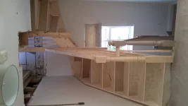 Meshing a winder staircase - prone to cracking?