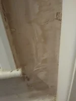 Is it normal to not plaster around doorways?