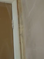 Is it normal to not plaster around doorways?